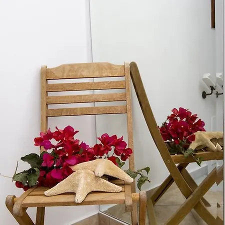 Anna's * Naxos City